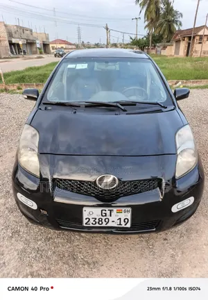 Toyota Vitz 1.3 FWD 5dr 2010 Gray