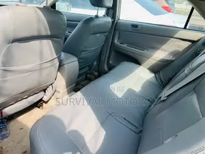Toyota Camry LE 4dr Sedan (2.4L 4cyl 5A) 2005 Silver