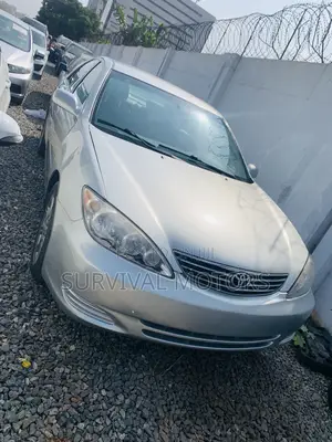 Toyota Camry LE 4dr Sedan (2.4L 4cyl 5A) 2005 Silver