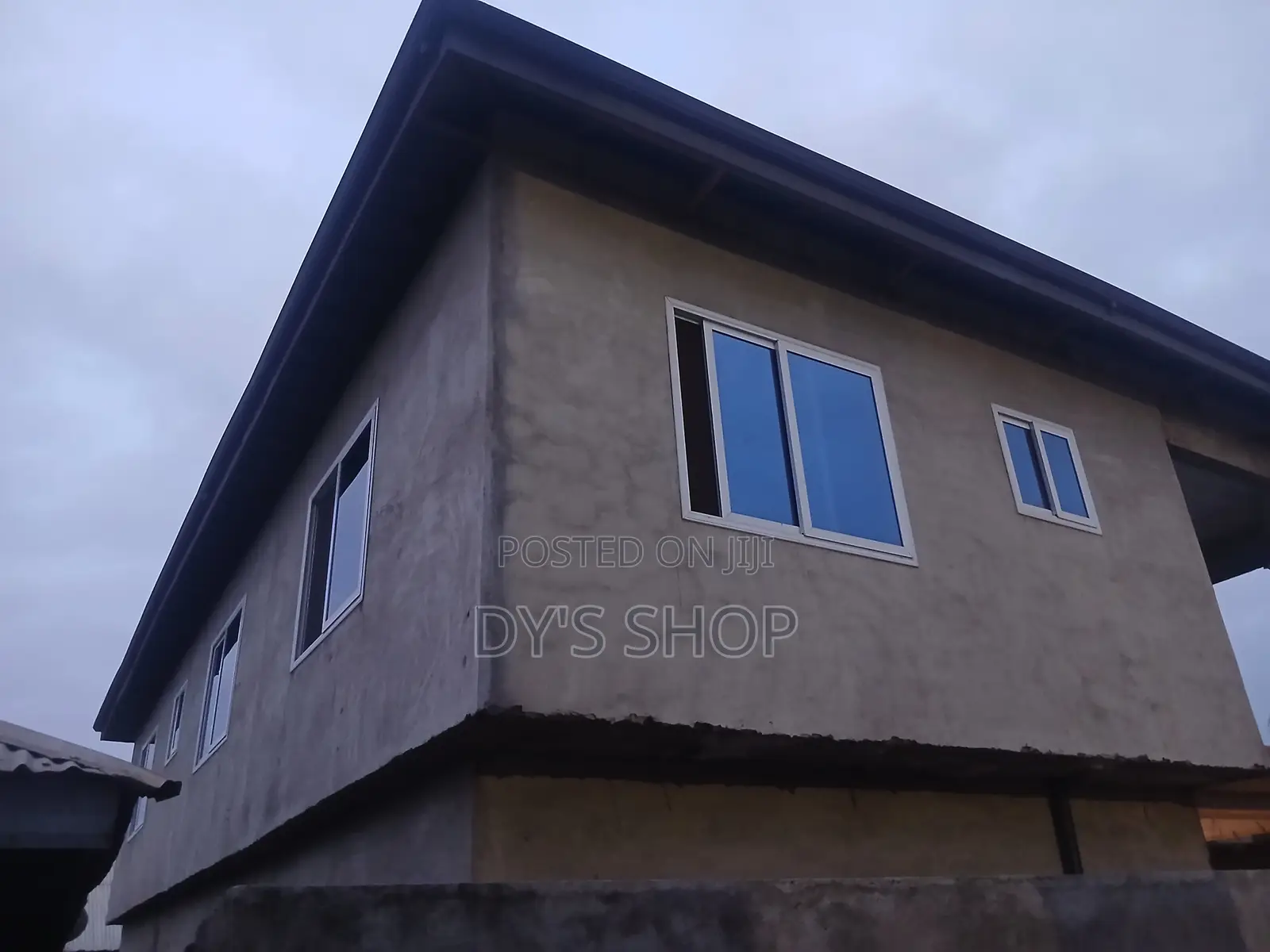 7bdrm House in Kumasi Metropolitan for sale