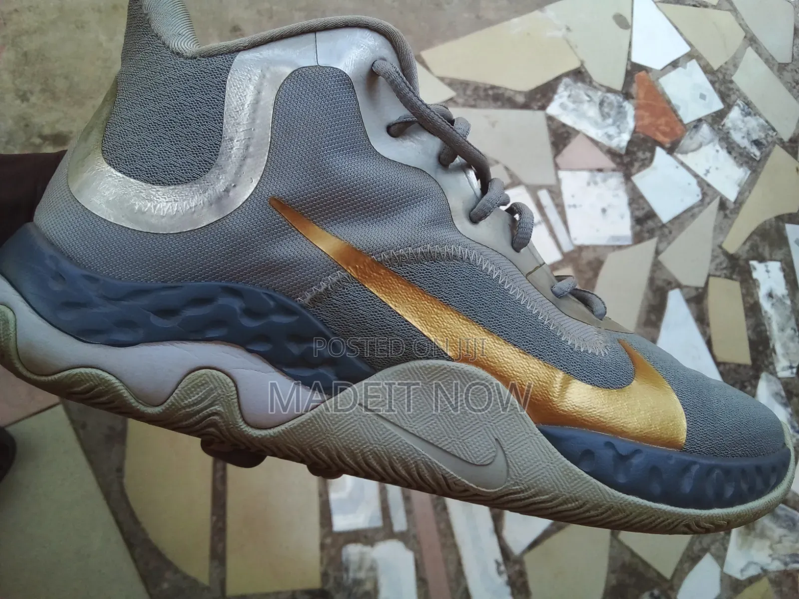 Original "NIKE RENEW ELEVATE" Basketball Sneaker