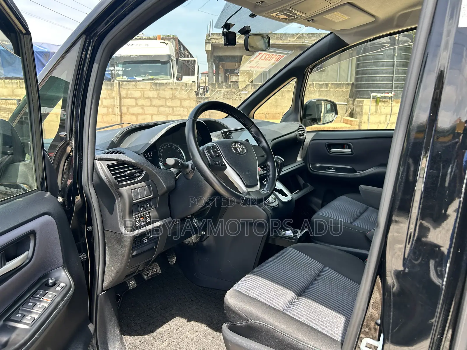 Toyota Voxy V 4WD 8-Seater 2014 Black