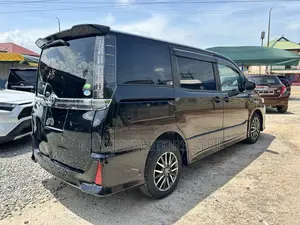 Toyota Voxy V 4WD 8-Seater 2014 Black