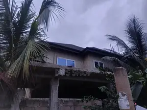 7bdrm House in Kumasi Metropolitan for sale