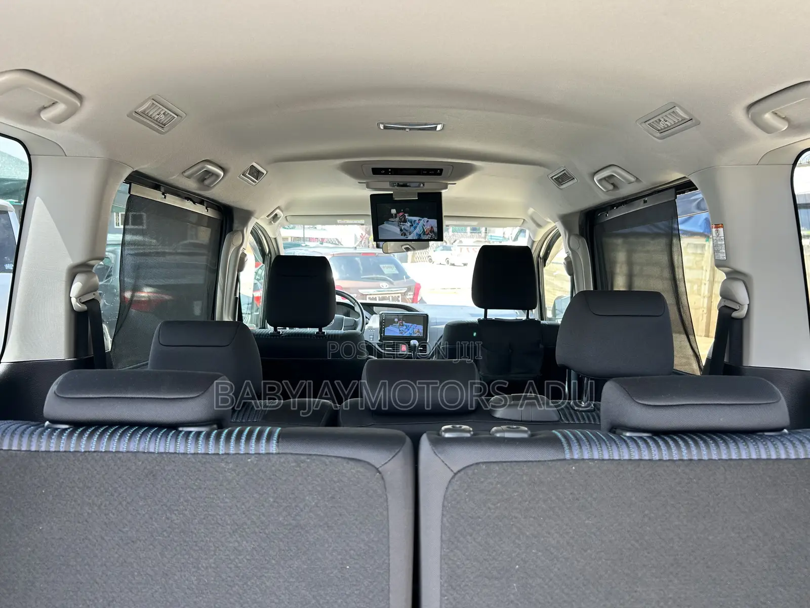 Toyota Voxy V 4WD 8-Seater 2014 Black