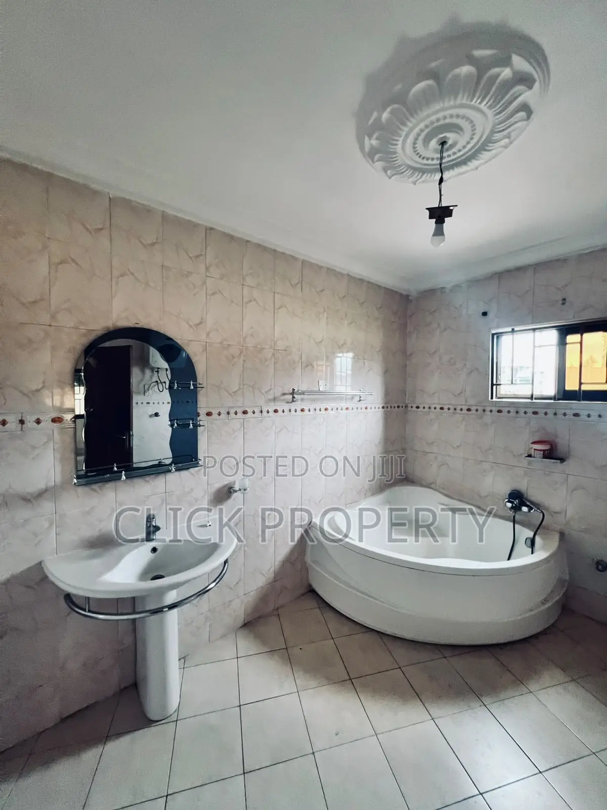 3bdrm House in Click Estate, Nmai-Dzorn for rent