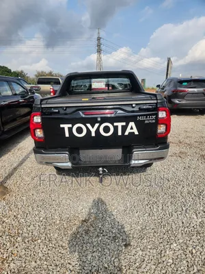 New Toyota Hilux 2025 Black