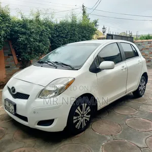 Toyota Vitz 2010 White
