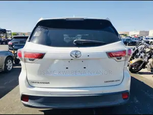 Toyota Highlander XLE 4dr SUV AWD (3.5L 6cyl 6A) 2015 Off white