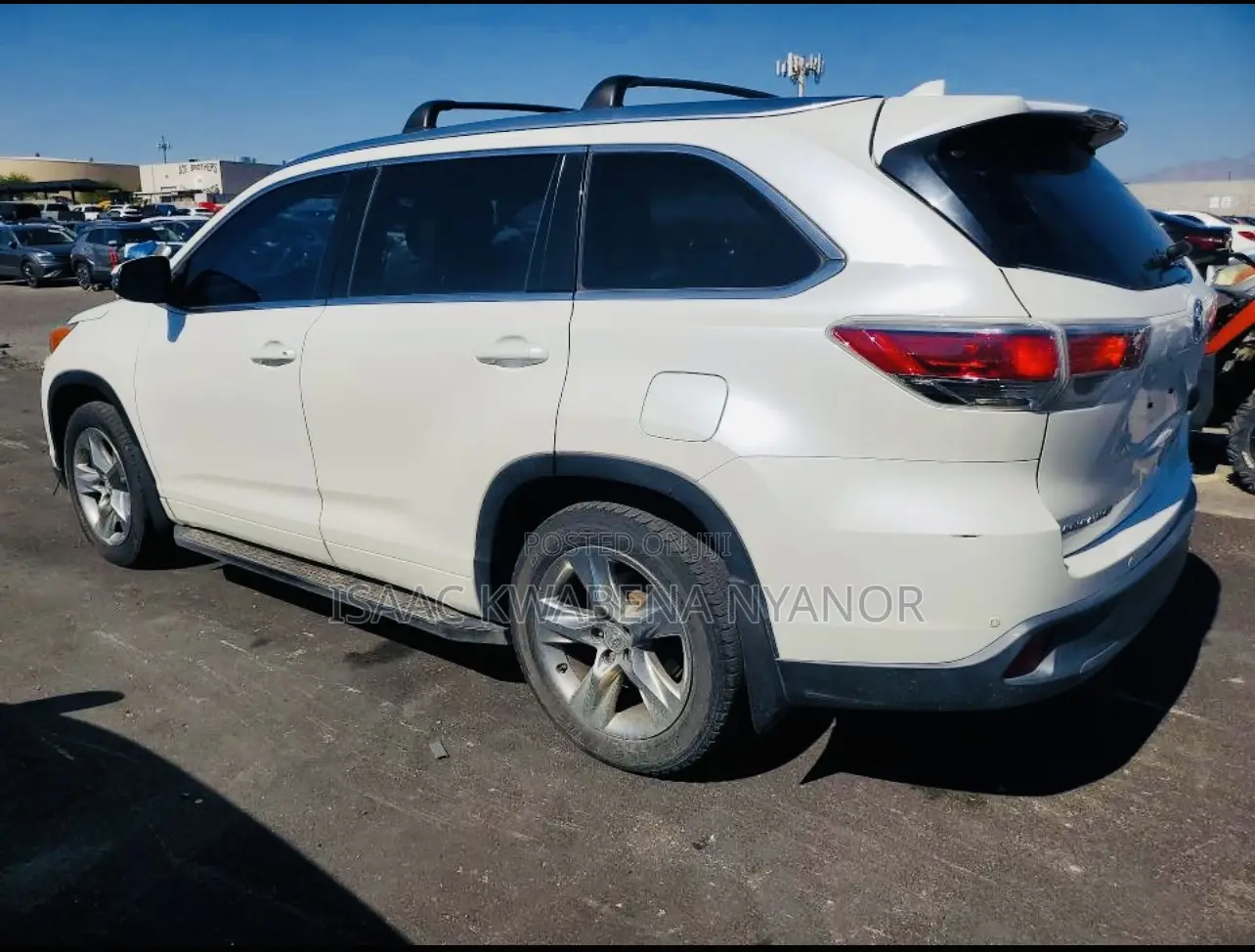 Toyota Highlander XLE 4dr SUV AWD (3.5L 6cyl 6A) 2015 Off white