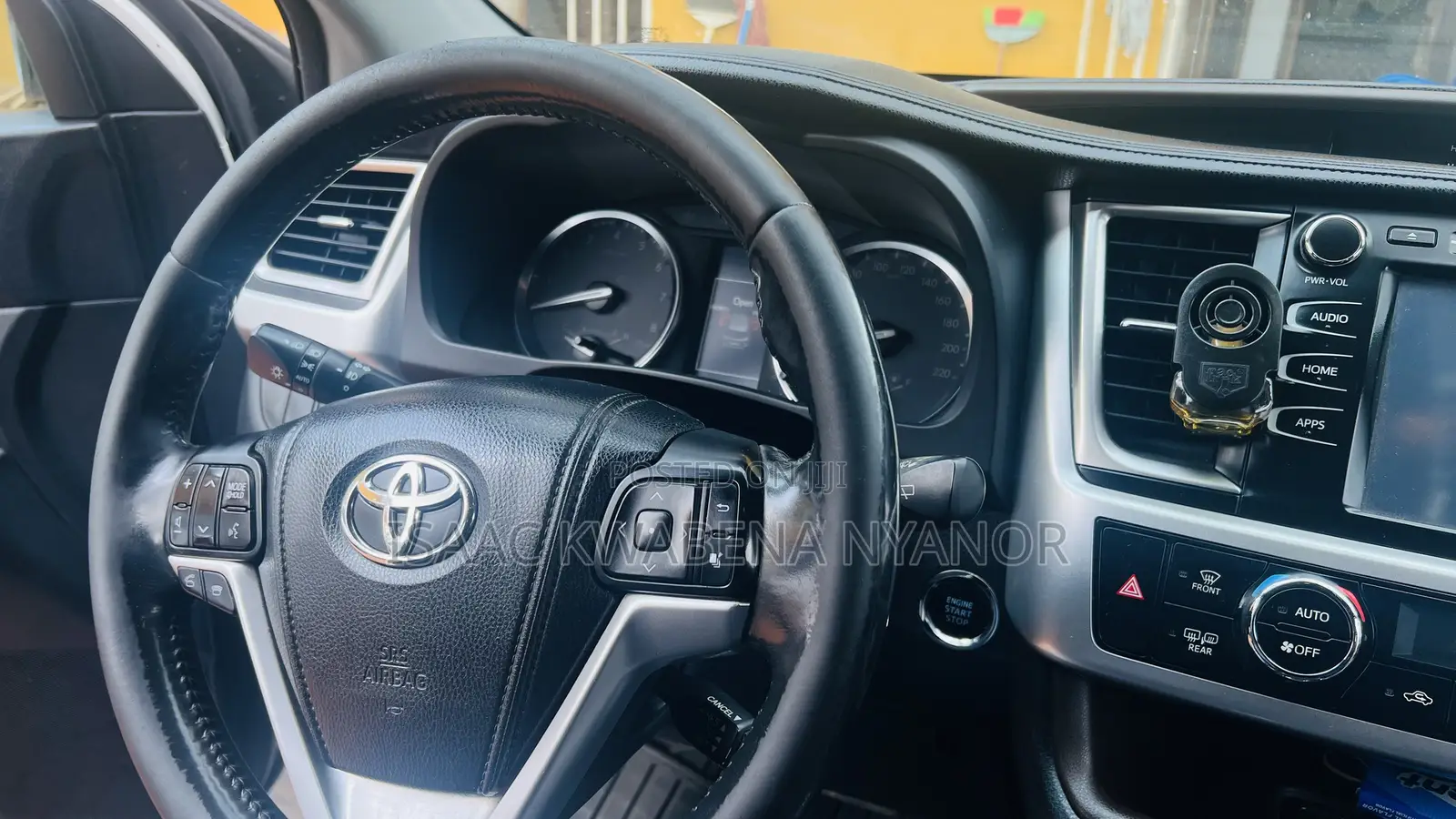Toyota Highlander XLE 4dr SUV AWD (3.5L 6cyl 6A) 2015 Off white