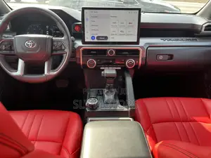 Toyota Tacoma 2024 White