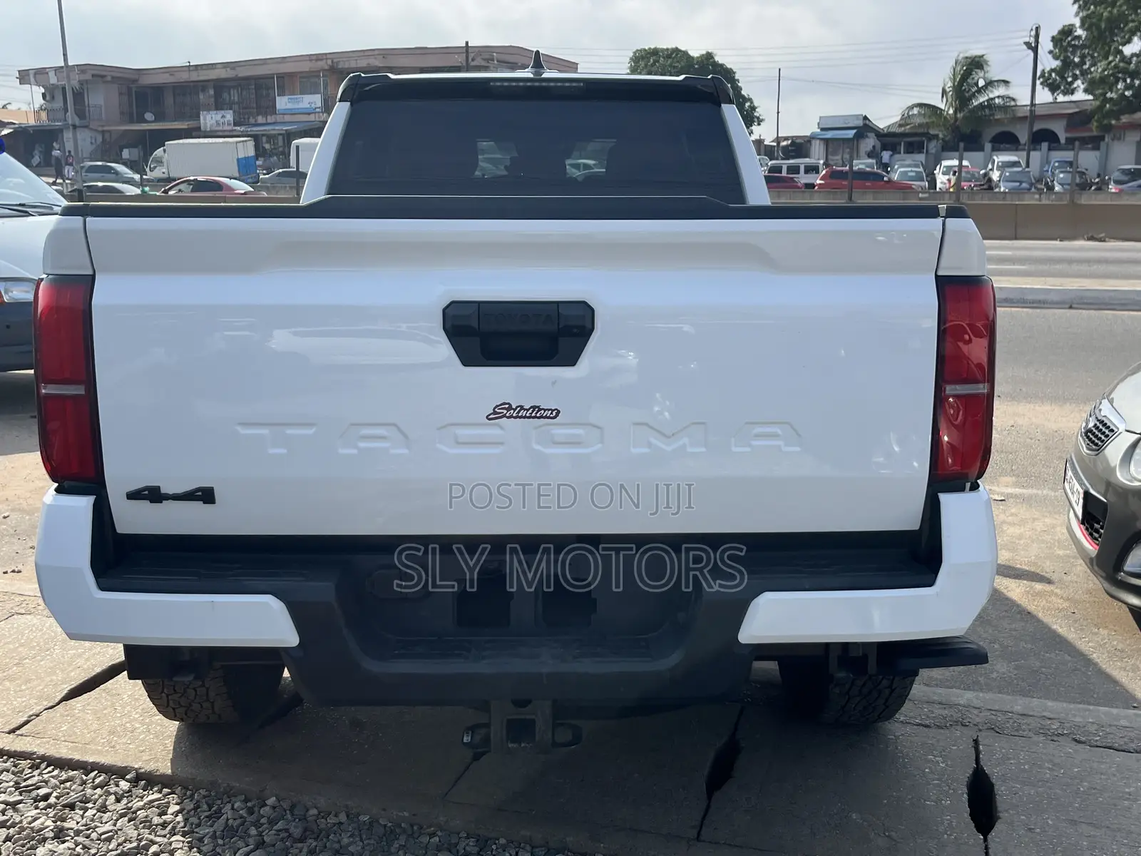 Toyota Tacoma 2024 White