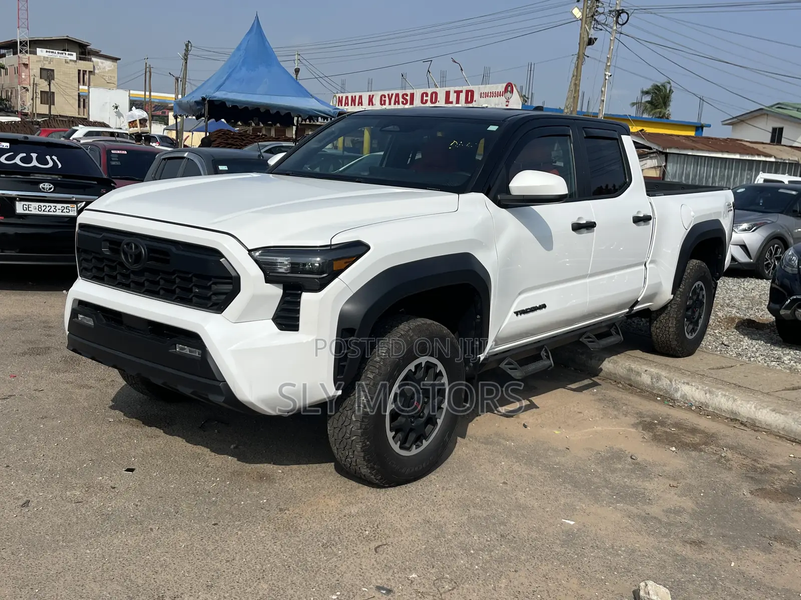 Toyota Tacoma 2024 White