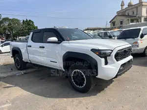 Toyota Tacoma 2024 White