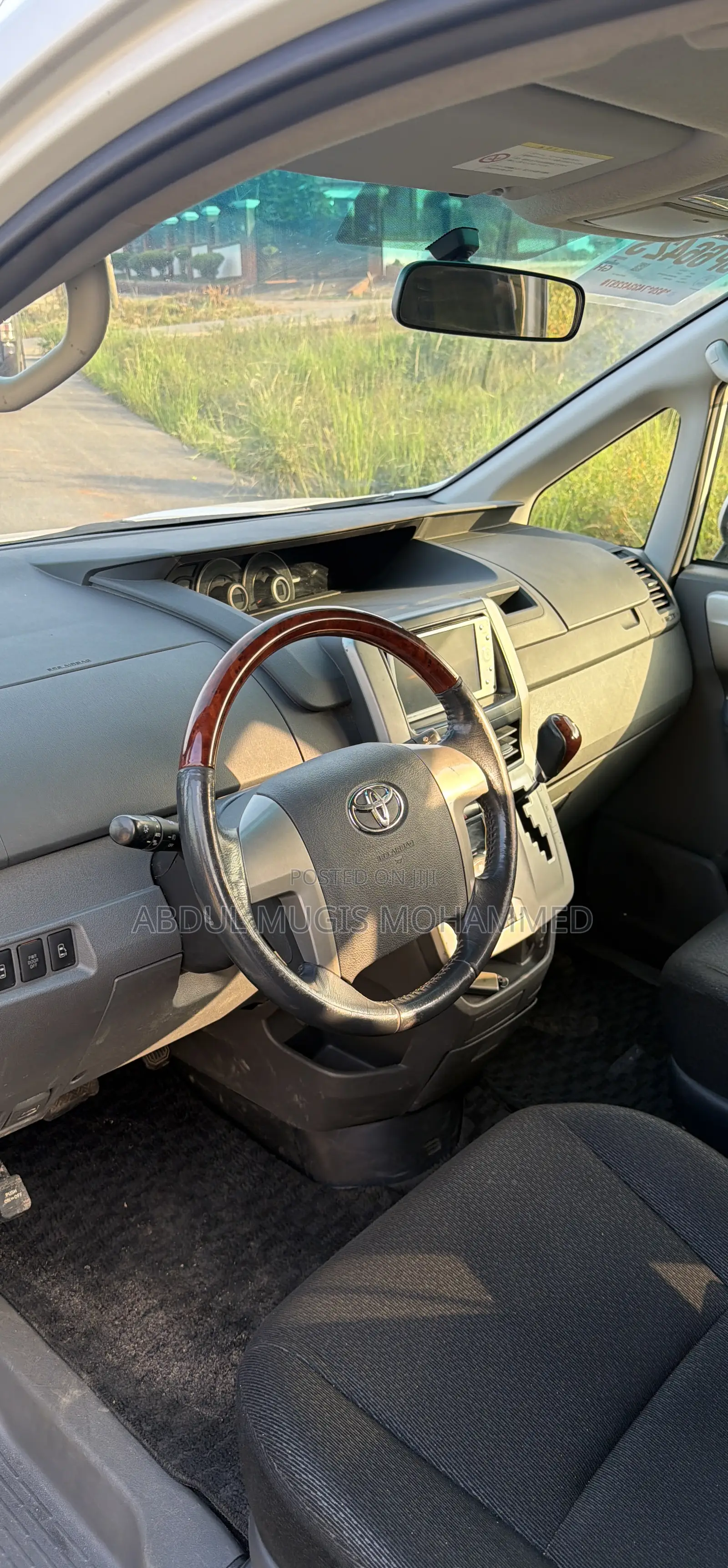 Toyota Voxy 2011 White
