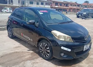 Toyota Vitz 1.3 AWD 5dr 2012 Black