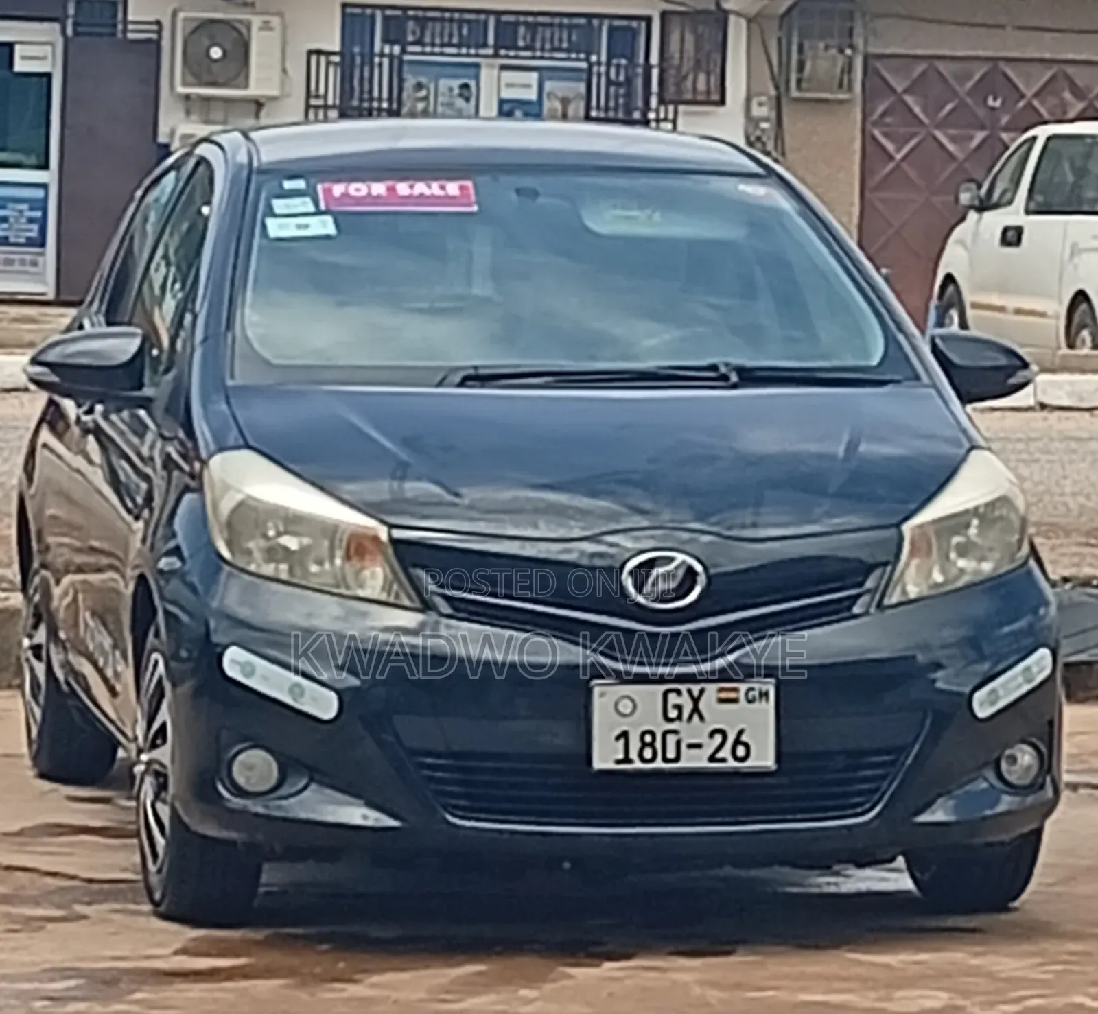 Toyota Vitz 1.3 AWD 5dr 2012 Black