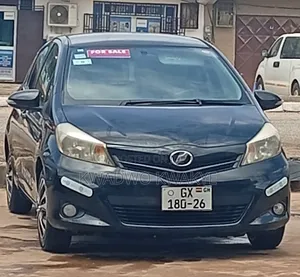 Toyota Vitz 1.3 AWD 5dr 2012 Black