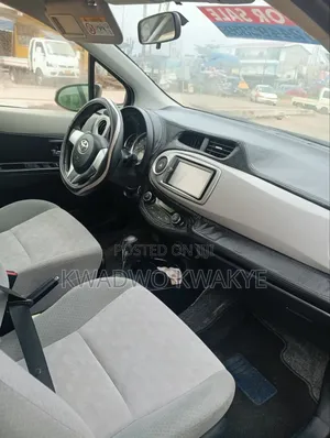 Toyota Vitz 1.3 AWD 5dr 2012 Black