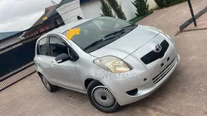 Toyota Vitz 2010 Silver