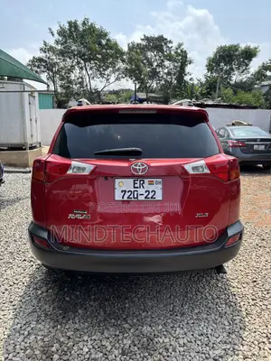 Toyota RAV4 XLE 4dr SUV AWD (2.5L 4cyl 6A) 2015 Red