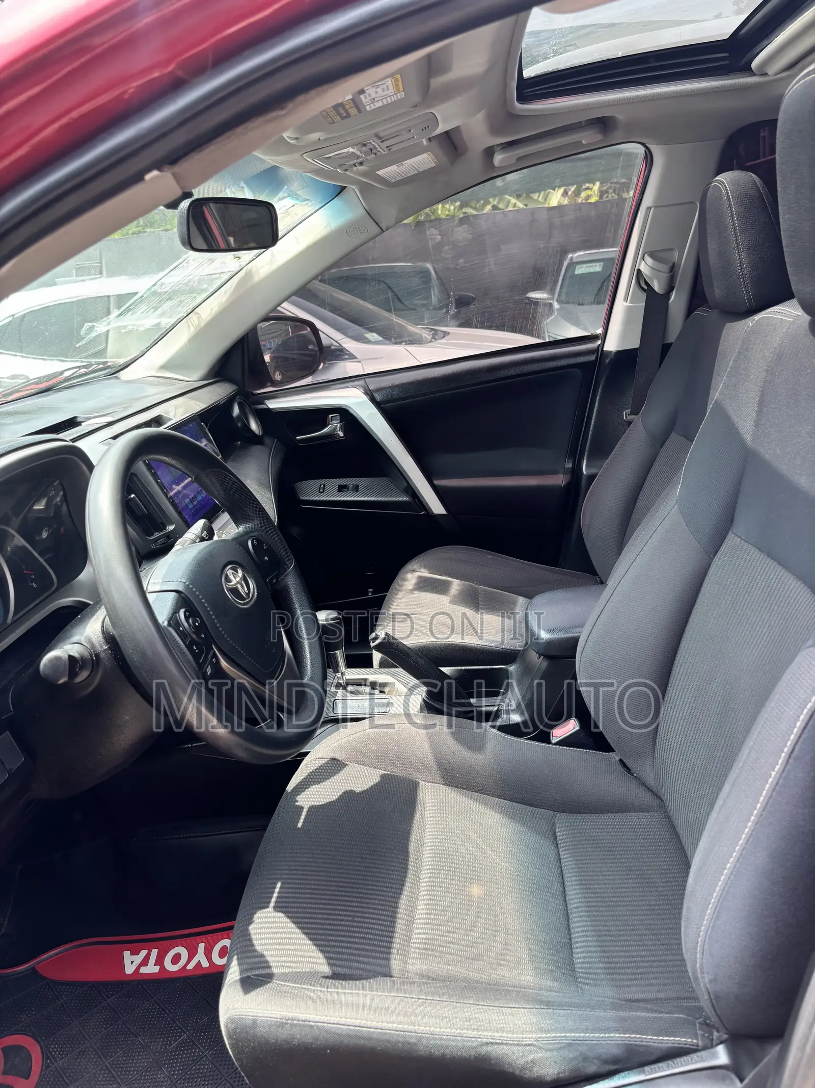 Toyota RAV4 XLE 4dr SUV AWD (2.5L 4cyl 6A) 2015 Red