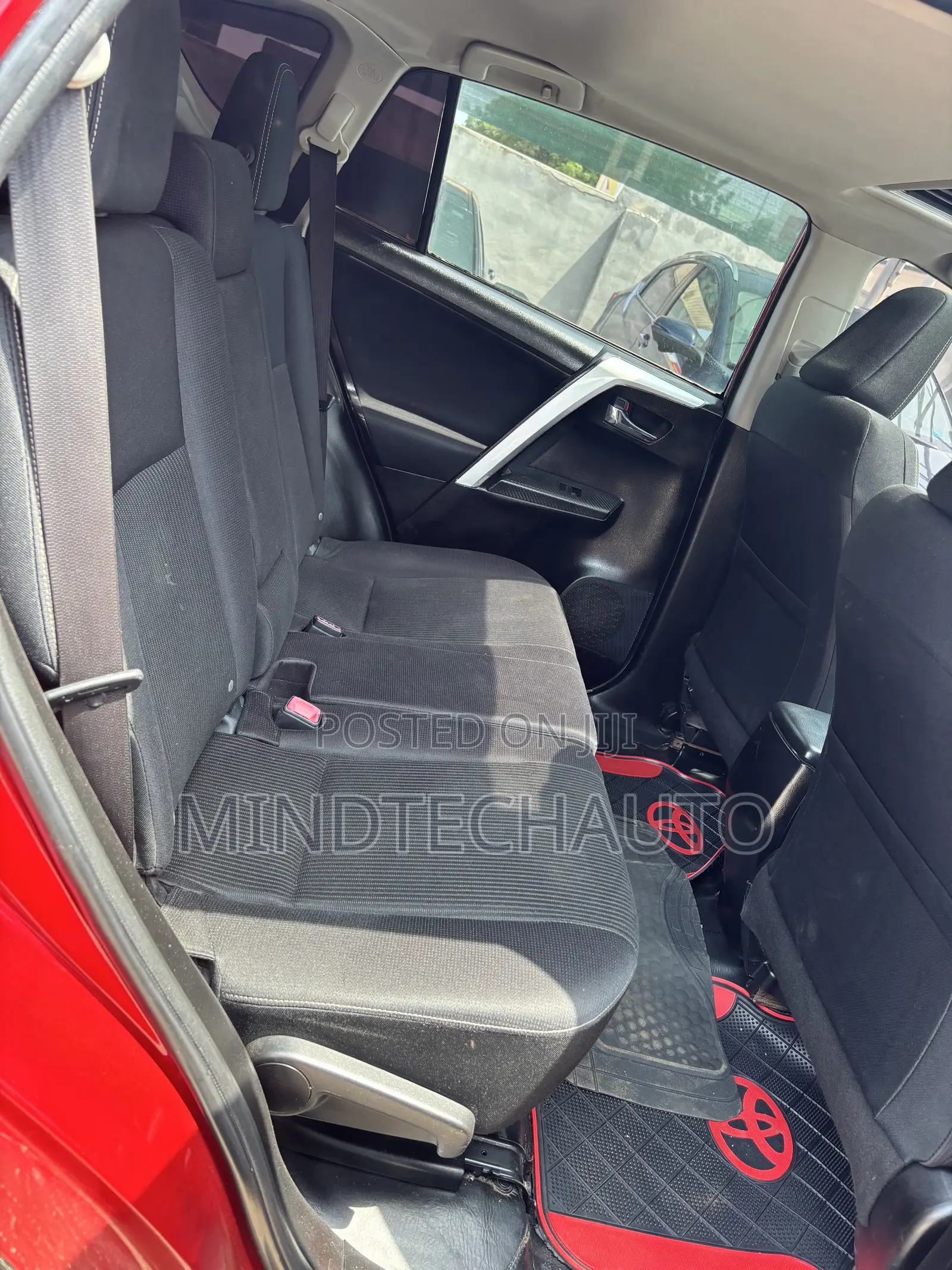 Toyota RAV4 XLE 4dr SUV AWD (2.5L 4cyl 6A) 2015 Red
