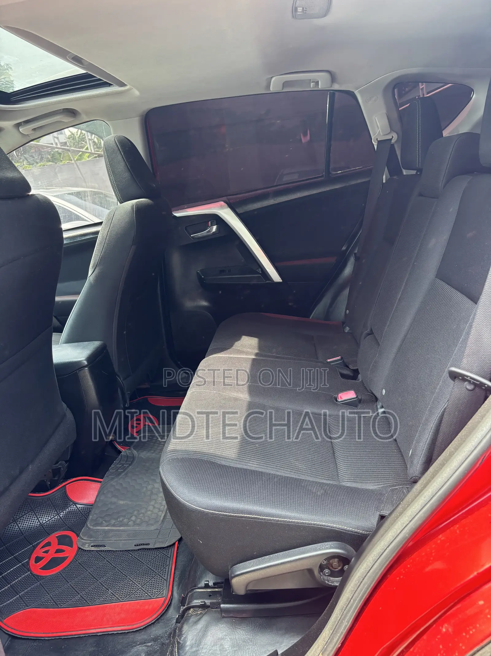 Toyota RAV4 XLE 4dr SUV AWD (2.5L 4cyl 6A) 2015 Red