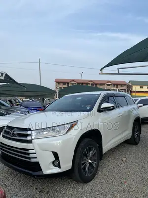Toyota Highlander LE 4x4 V6 (3.5L 6cyl 8A) 2018 White