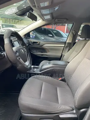 Toyota Highlander LE 4x4 V6 (3.5L 6cyl 8A) 2018 White