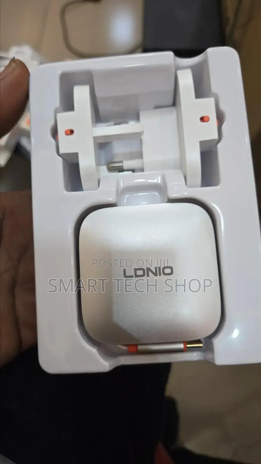 LDNIO Q10 65W GaN Super Fast Charger Built-in Retractable Type-C Cable