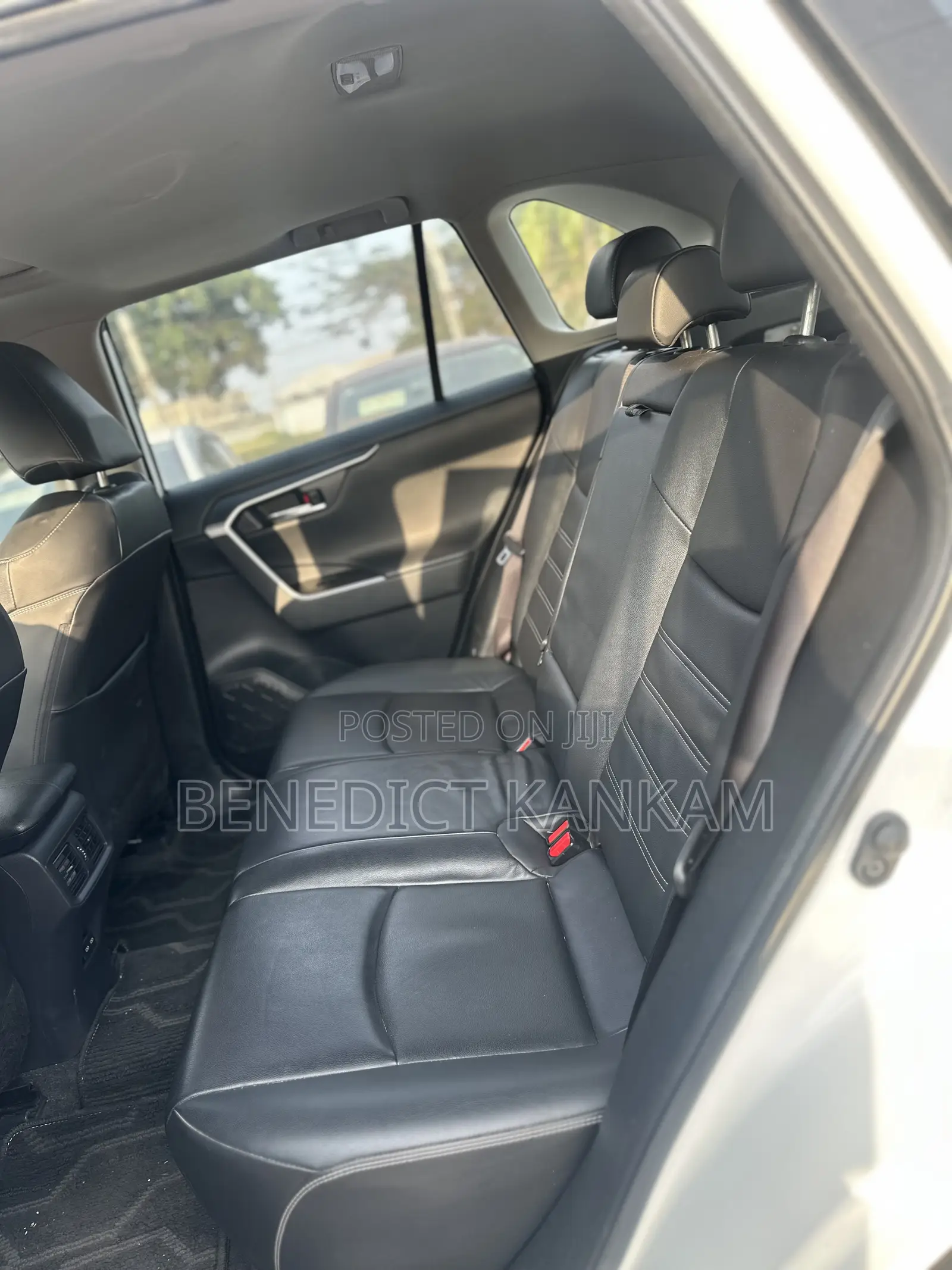 Toyota RAV4 XLE FWD 2023 White