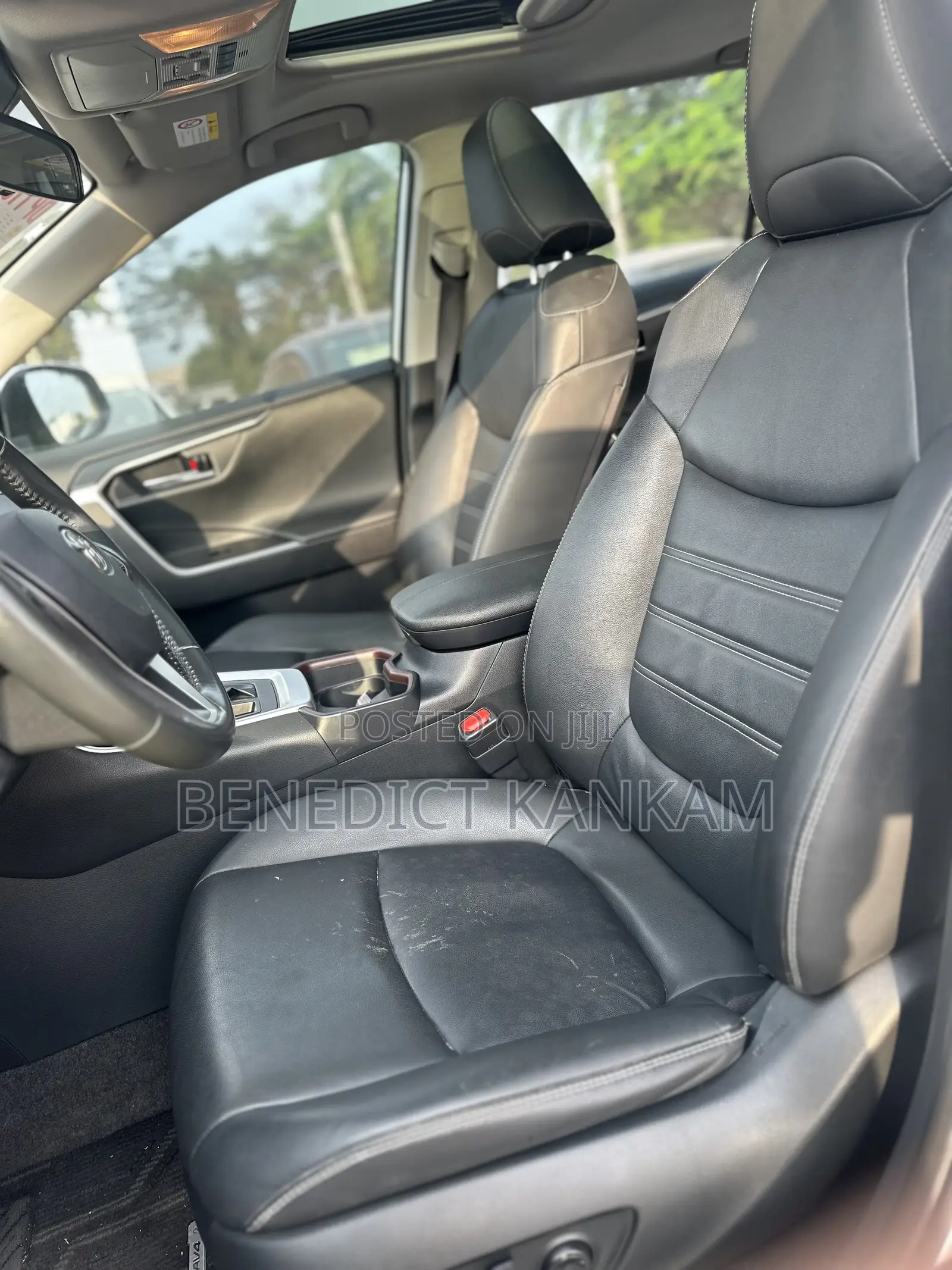 Toyota RAV4 XLE FWD 2023 White