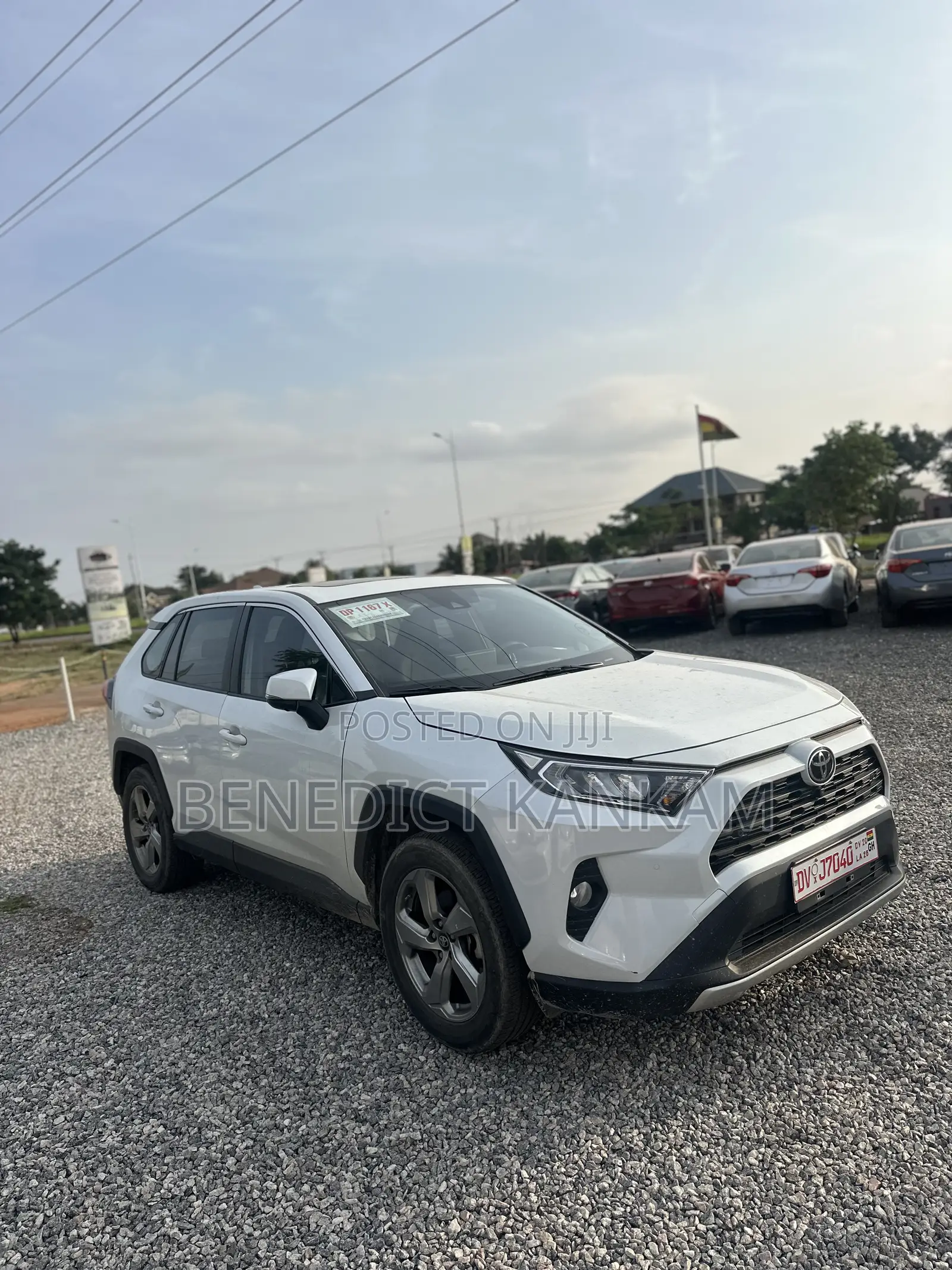 Toyota RAV4 XLE FWD 2023 White