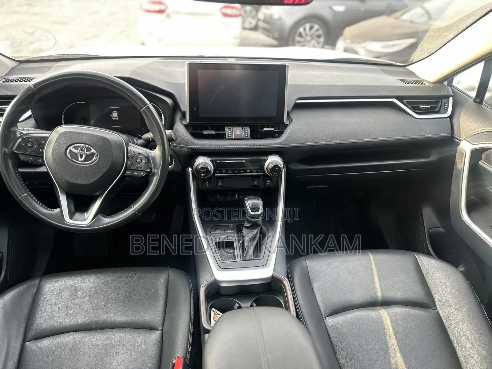 Toyota RAV4 XLE FWD 2023 White