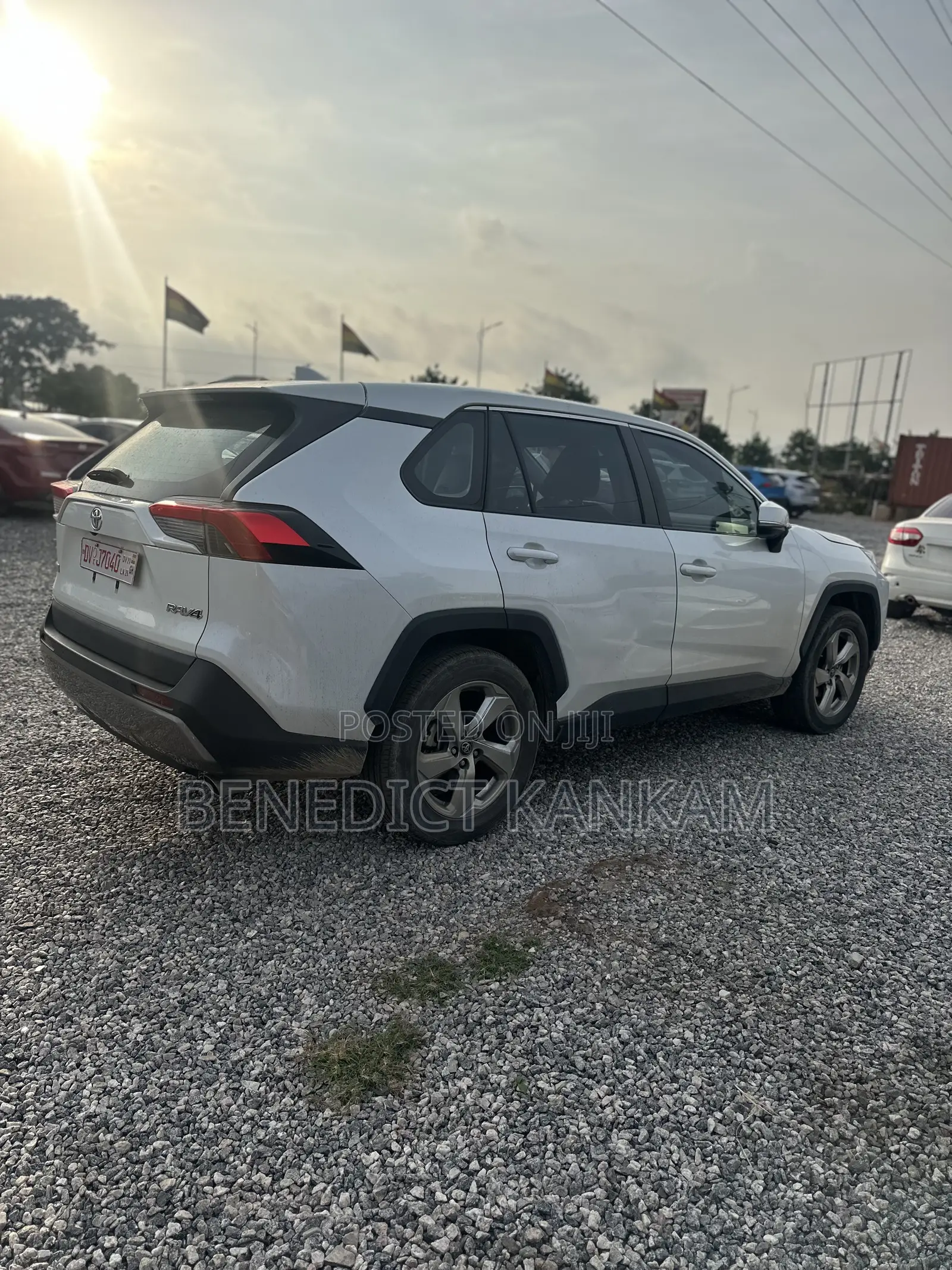 Toyota RAV4 XLE FWD 2023 White