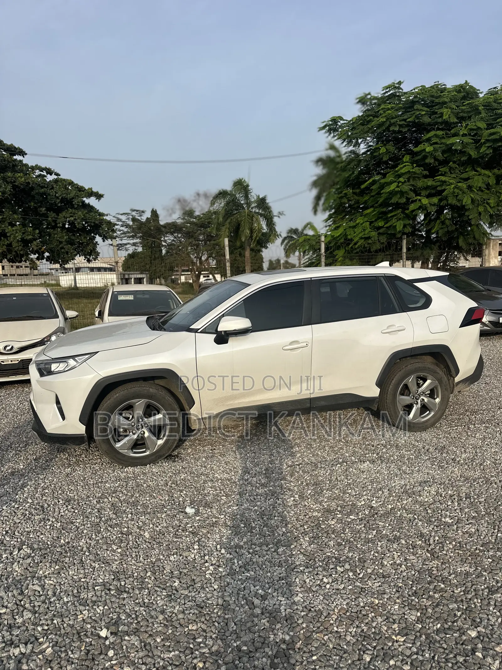 Toyota RAV4 XLE FWD 2023 White