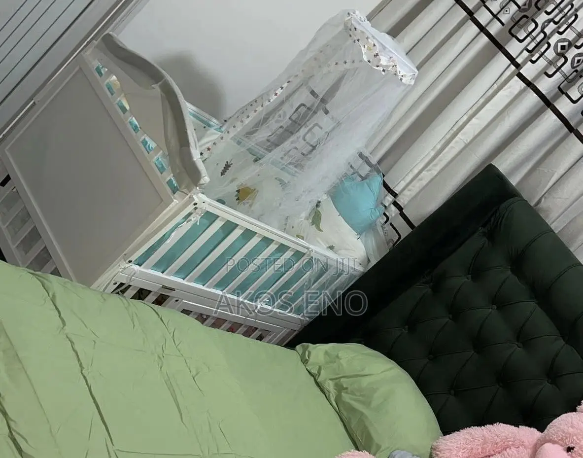 White Wooden Baby Crip - Excellent Condition