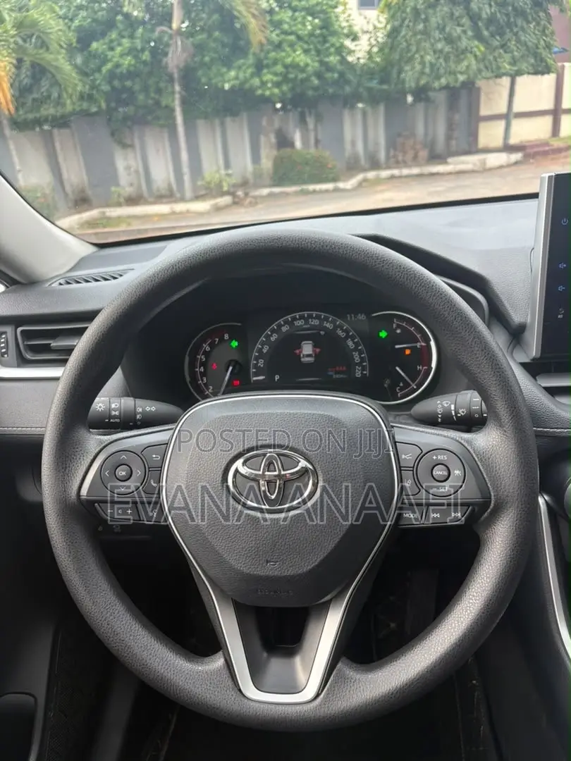 Toyota RAV4 2024 White