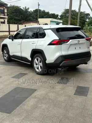 Toyota RAV4 2024 White