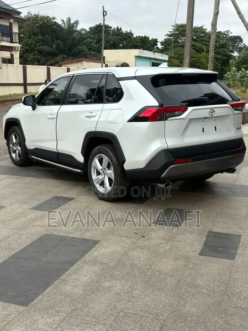 Toyota RAV4 2024 White