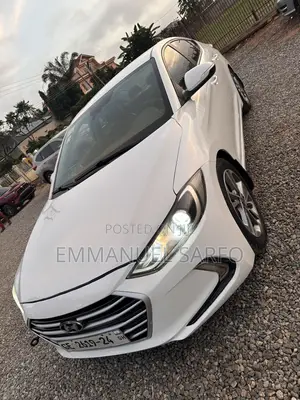 Hyundai Elantra Limited Sedan FWD (2.0L 4cyl 6A) 2017 White
