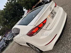 Hyundai Elantra Limited Sedan FWD (2.0L 4cyl 6A) 2017 White