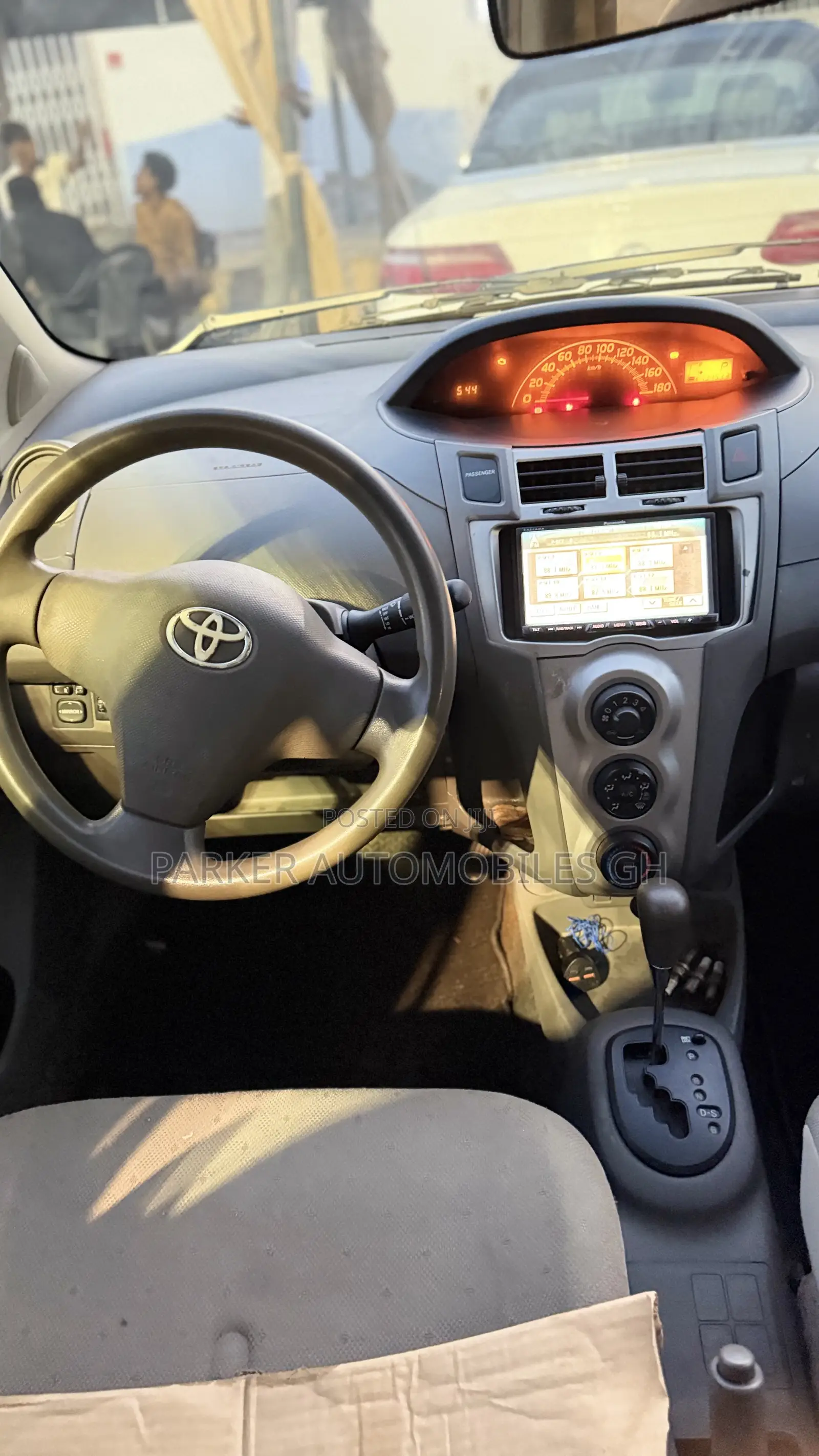 Toyota Vitz 1.0 FWD 3dr 2010 Silver