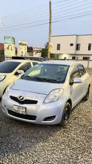Toyota Vitz 1.0 FWD 3dr 2010 Silver