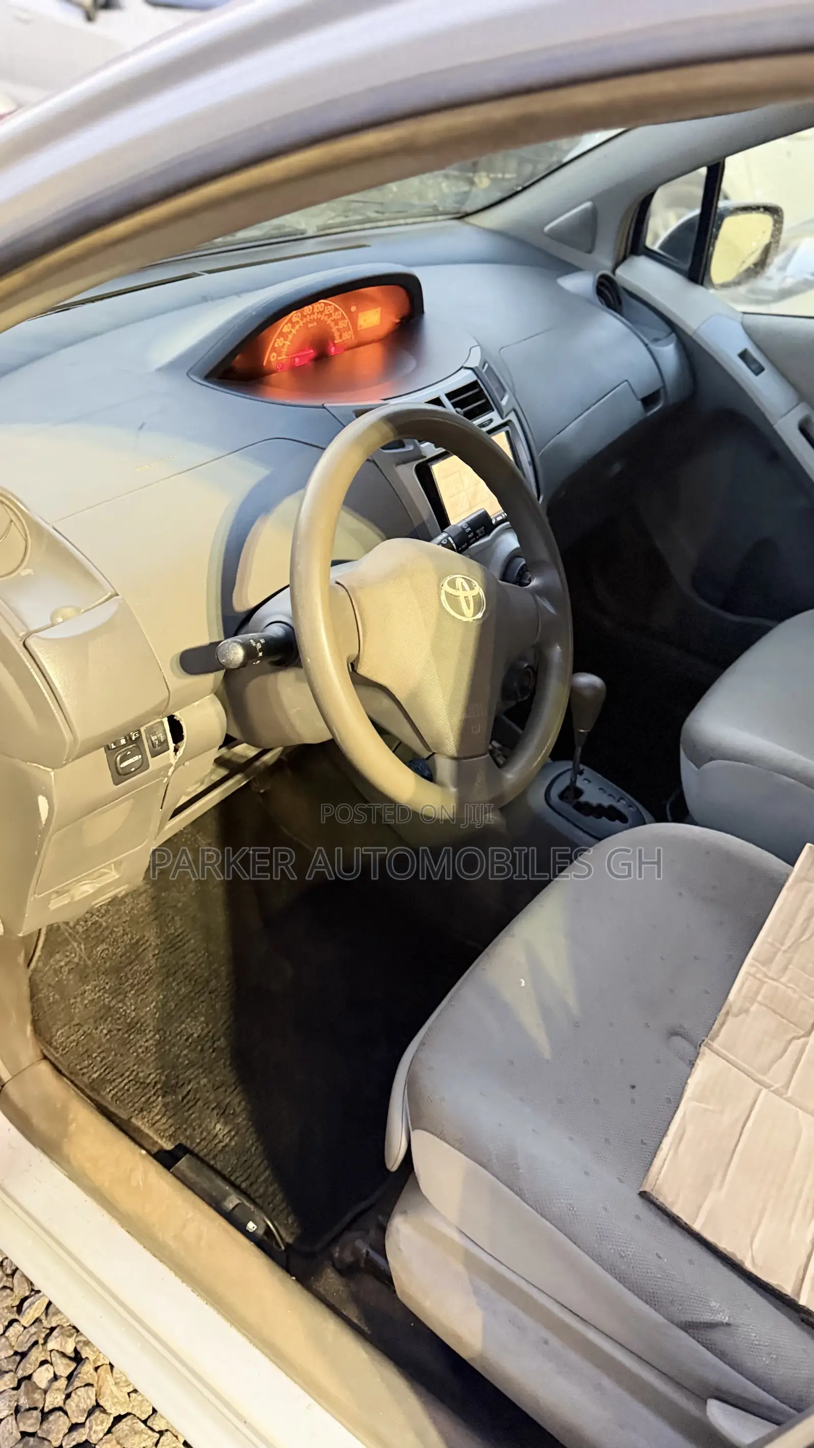 Toyota Vitz 1.0 FWD 3dr 2010 Silver