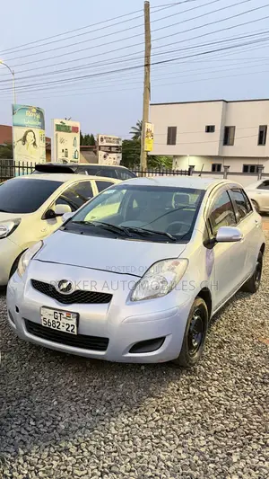 Toyota Vitz 1.0 FWD 3dr 2010 Silver