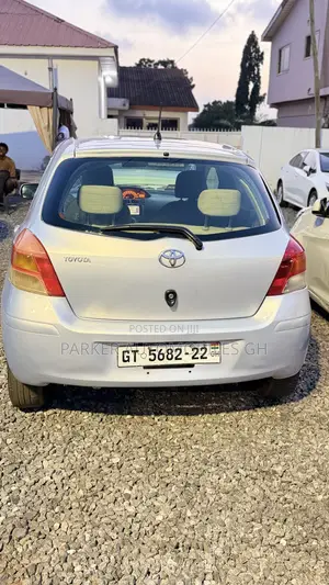 Toyota Vitz 1.0 FWD 3dr 2010 Silver