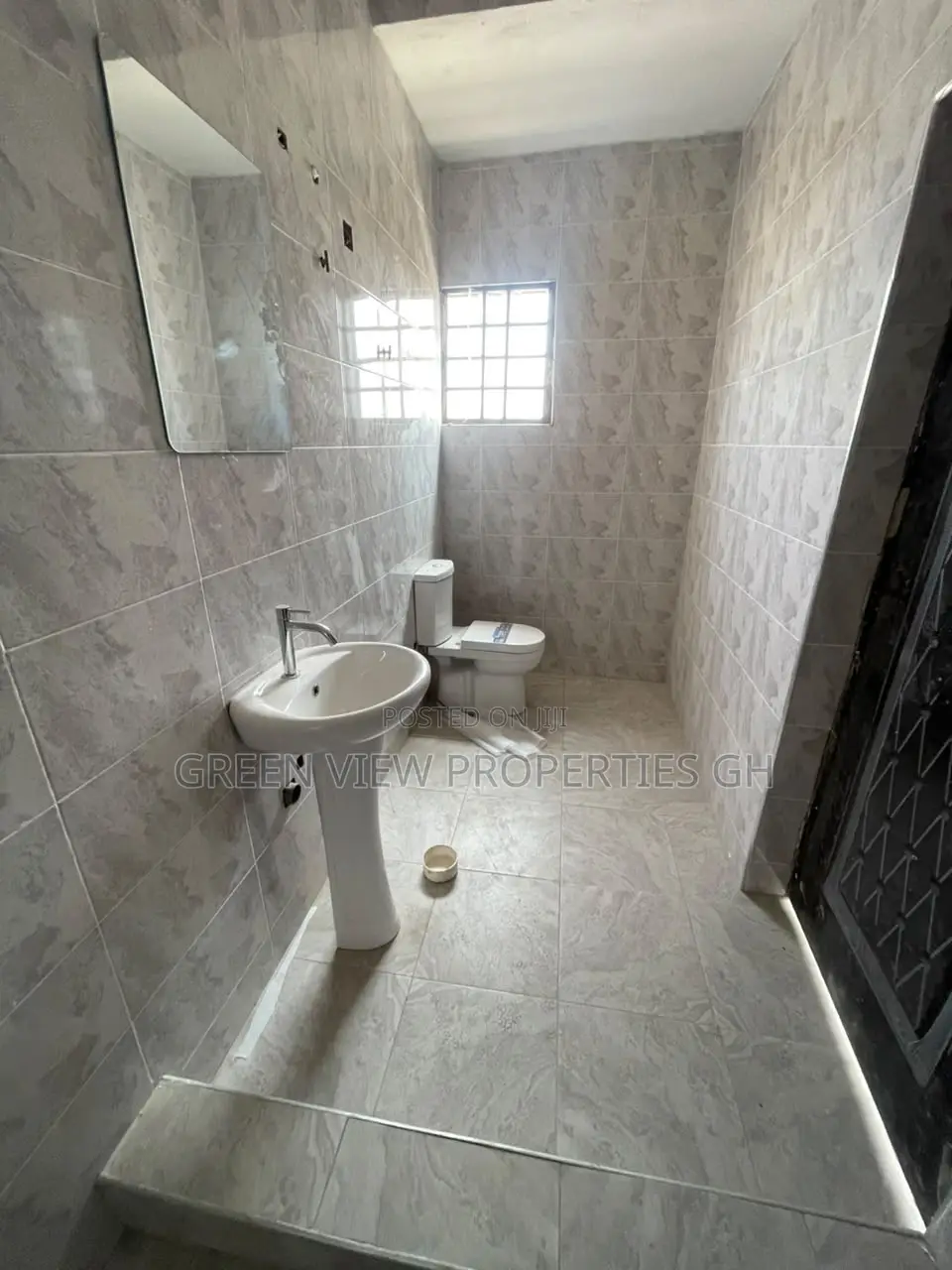 2bdrm Apartment in West Hills Mall Area for rent